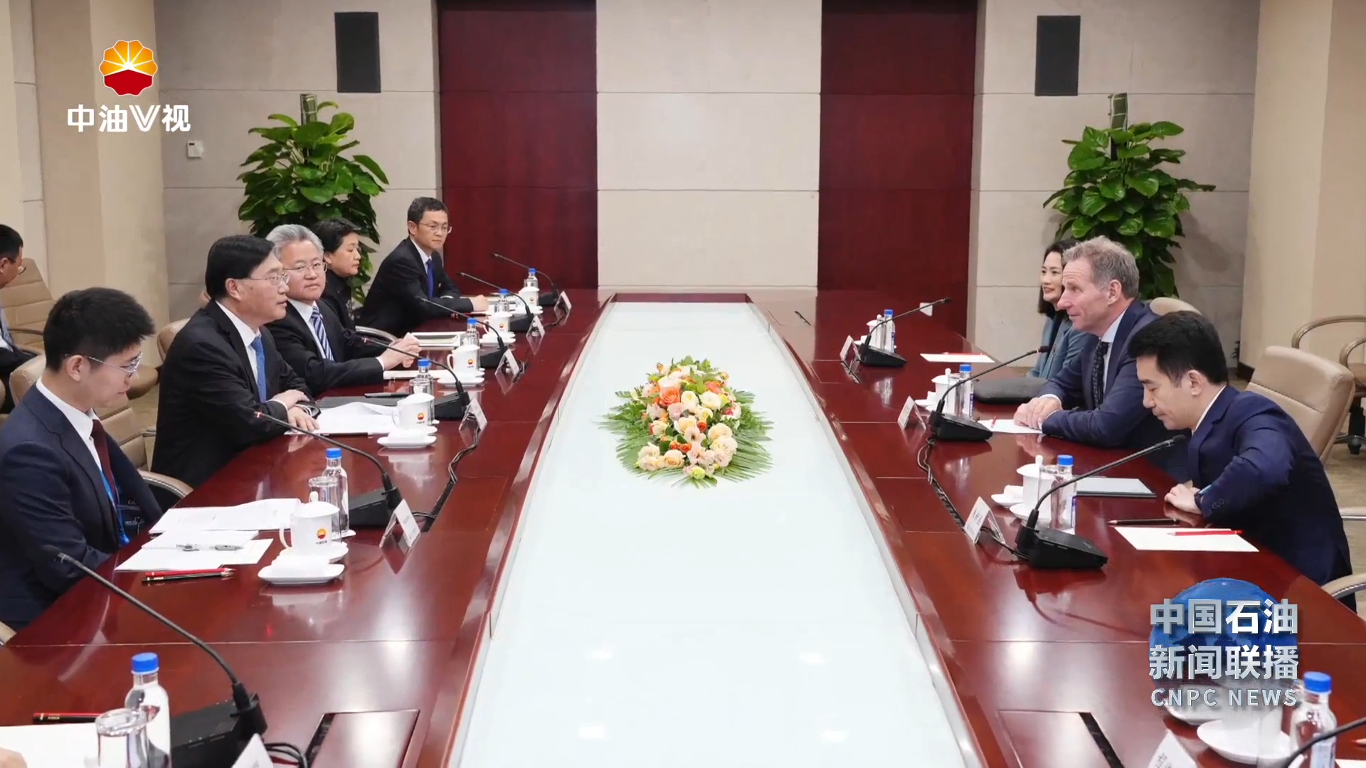 黄永章会见睿咨得能源创始人兼首席执行官