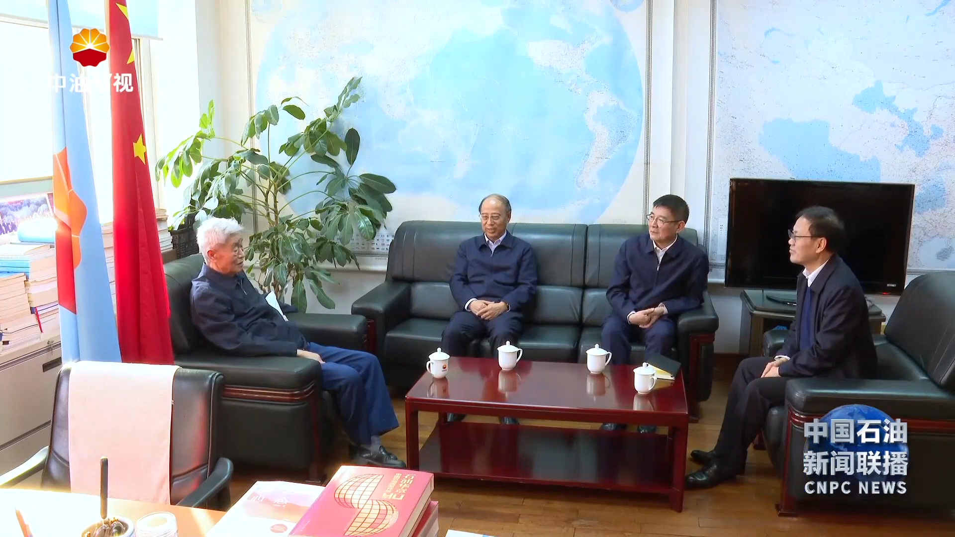 集团公司领导看望老同志