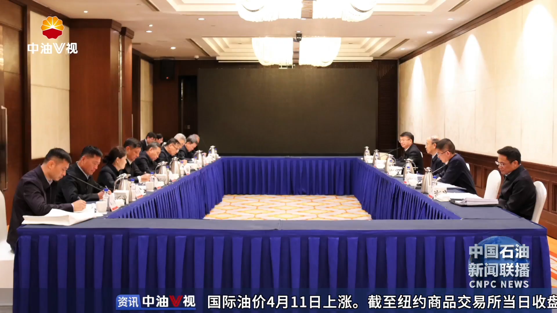 戴厚良在驻沪企业座谈会上强调
加强研判防范风险 夯实高质量发展根基